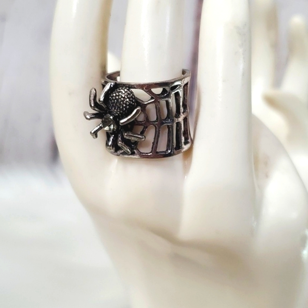 Y2K Rhinestone Hot Topic Jumping Spider Cobweb Web Black Cuff Ring Halloween